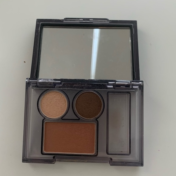 Elizabeth Arden eye shadow palette - Picture 2 of 2